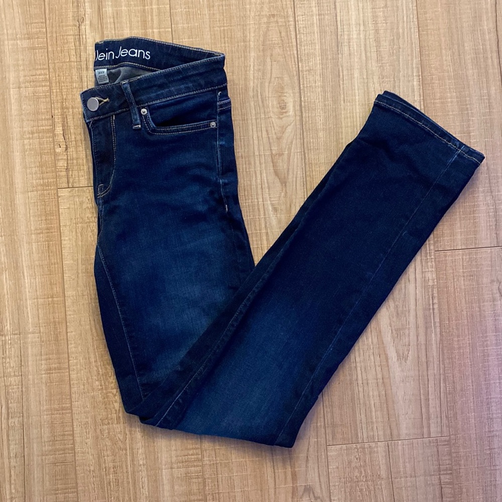 Calvin Klein Dark Wash Straight Leg Jean Size 25.